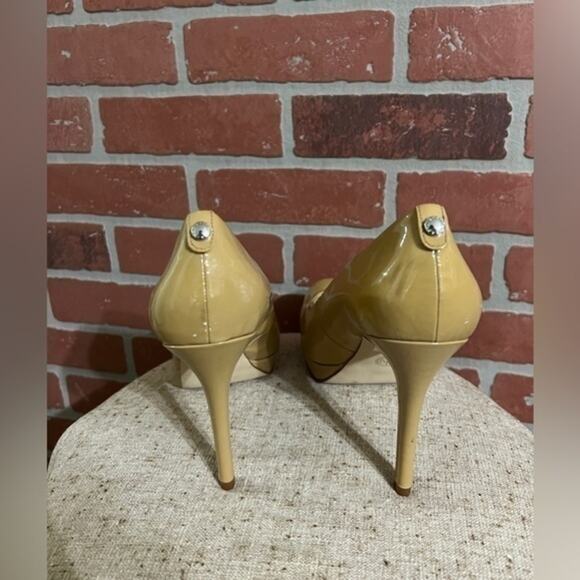 Michael Kors | Beige Stilettos - Picture 3 of 8